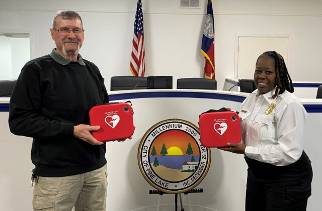 Georgia Transmission Donates AEDs to Pine Lake Police Department